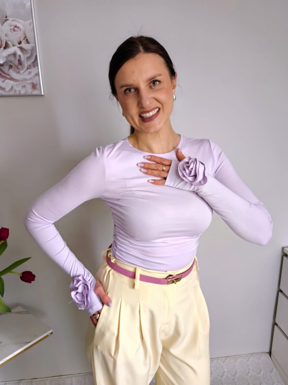 Bluzka z różami na rękawach 60% wiskoza premium lila/jasny fiolet