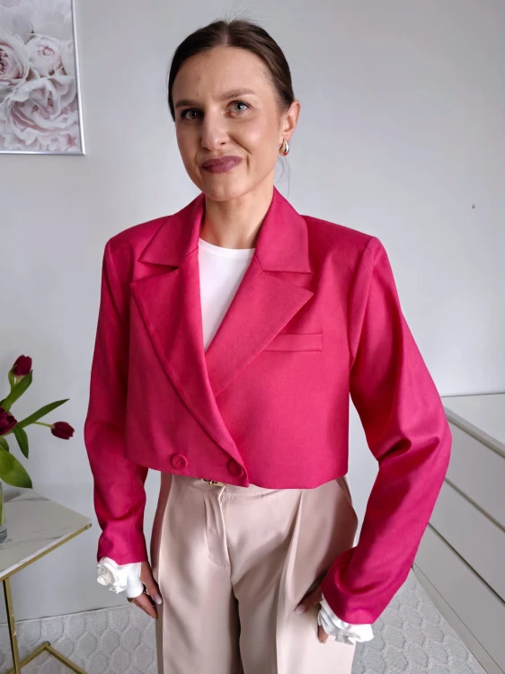Krótki elegancki żakiet z wiskozą premium fuksja