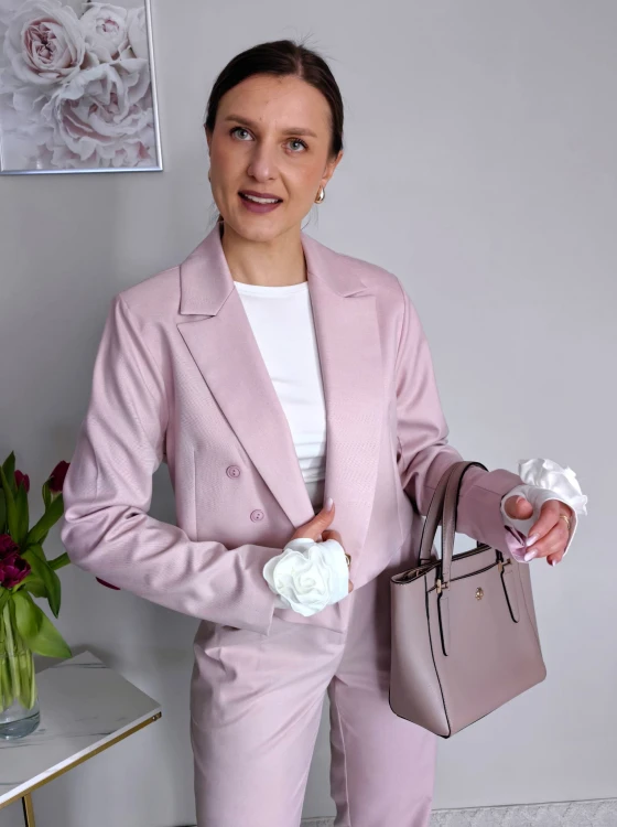 Krótki elegancki żakiet z guzikami jasny róż premium