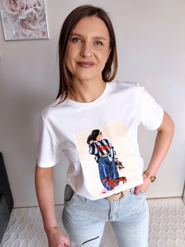 T-shirt biały z nadrukiem dziewczyna z  niebieską bluzą