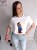 T-shirt biały z nadrukiem dziewczyna z  niebieską bluzą