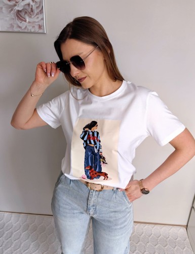 T-shirt biały z nadrukiem dziewczyna z  niebieską bluzą