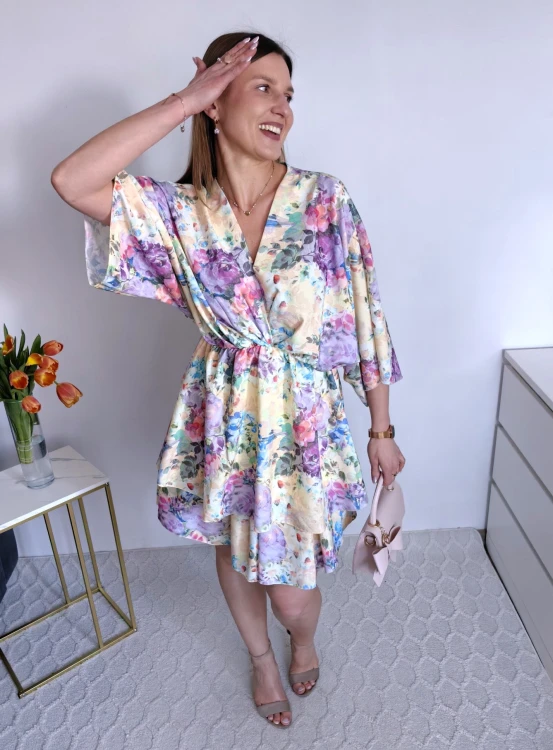 Sukienka nietoperz kimono z falbankami żółta w kwiatki