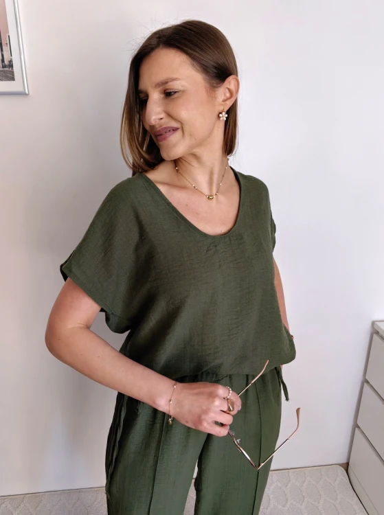 Komplet z lnem i wiskozą bluzka i spodnie balloon khaki