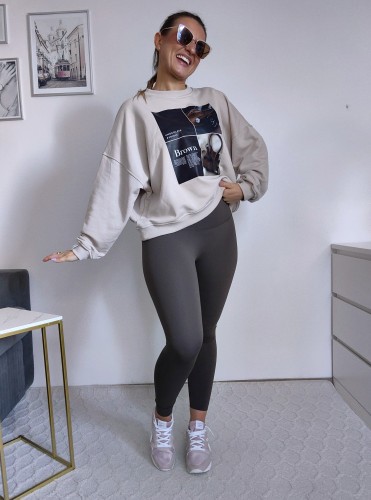 Bluza basic short beżowa z kolażem brown mood 95% bawełna