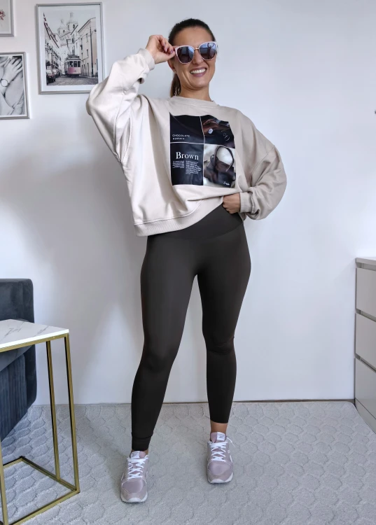 Bluza basic short beżowa z kolażem brown mood 95% bawełna