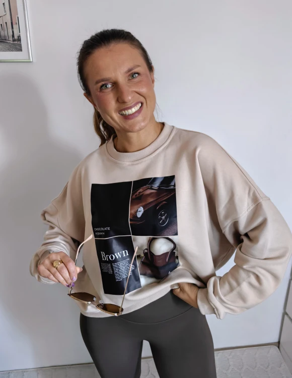 Bluza basic short beżowa z kolażem brown mood 95% bawełna