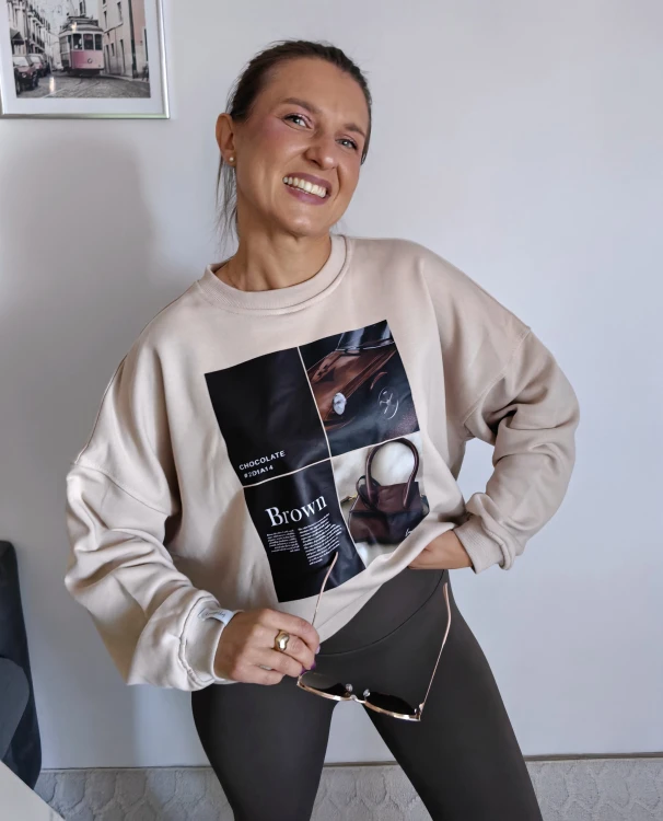 Bluza basic short beżowa z kolażem brown mood 95% bawełna