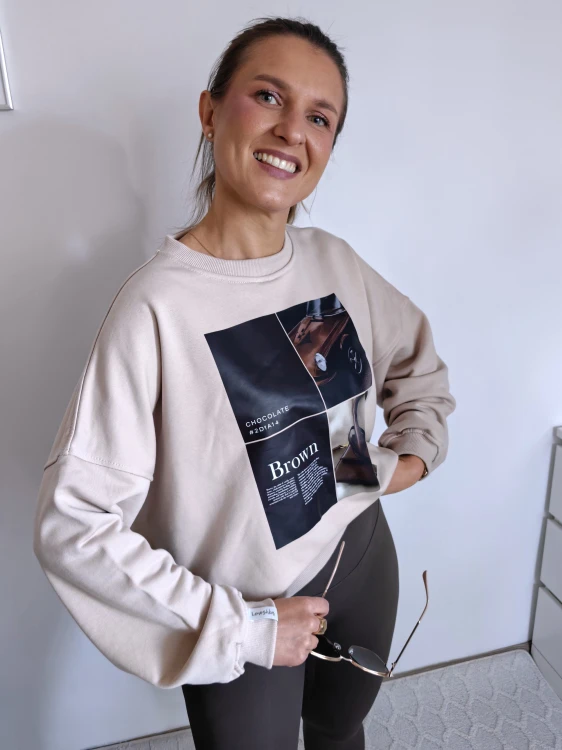 Bluza basic short beżowa z kolażem brown mood 95% bawełna