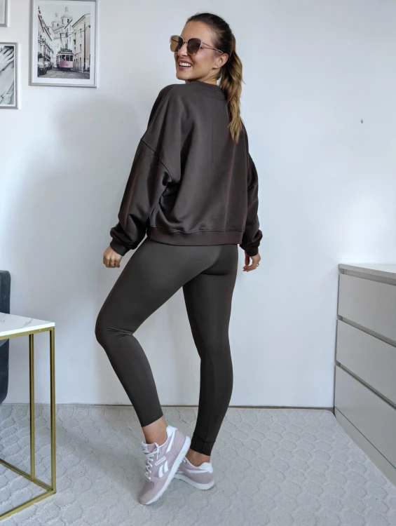 Bluza basic short czekoladowa z kolażem brown mood 95% bawełna