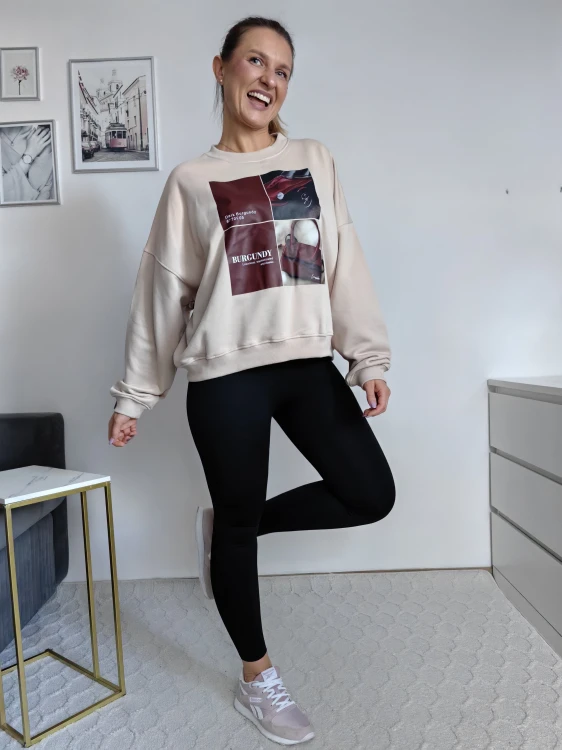 Bluza basic short beżowa z kolażem burgundy mood 95% bawełna