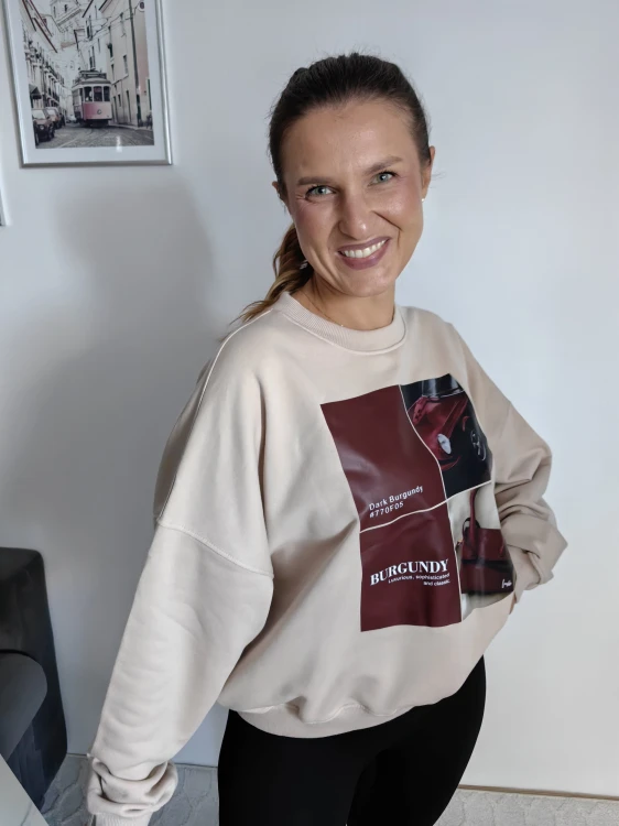 Bluza basic short beżowa z kolażem burgundy mood 95% bawełna